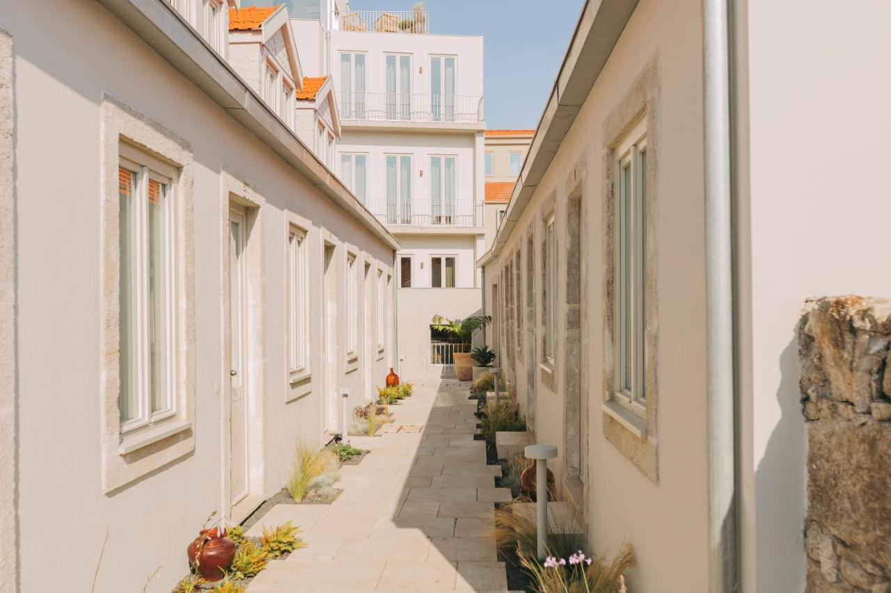 Village Aparthotel By Boa 波尔图 外观 照片 The narrow alleyway of the courtyard of the convent