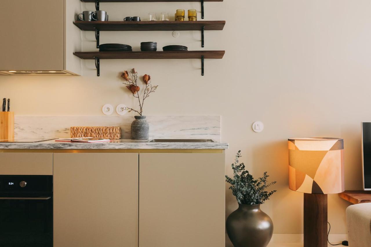Village Aparthotel By Boa 波尔图 客房 照片 A kitchen with a lamp