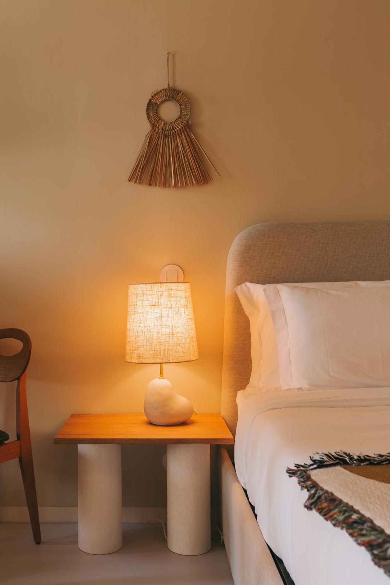 Village Aparthotel By Boa 波尔图 客房 照片 A table lamp