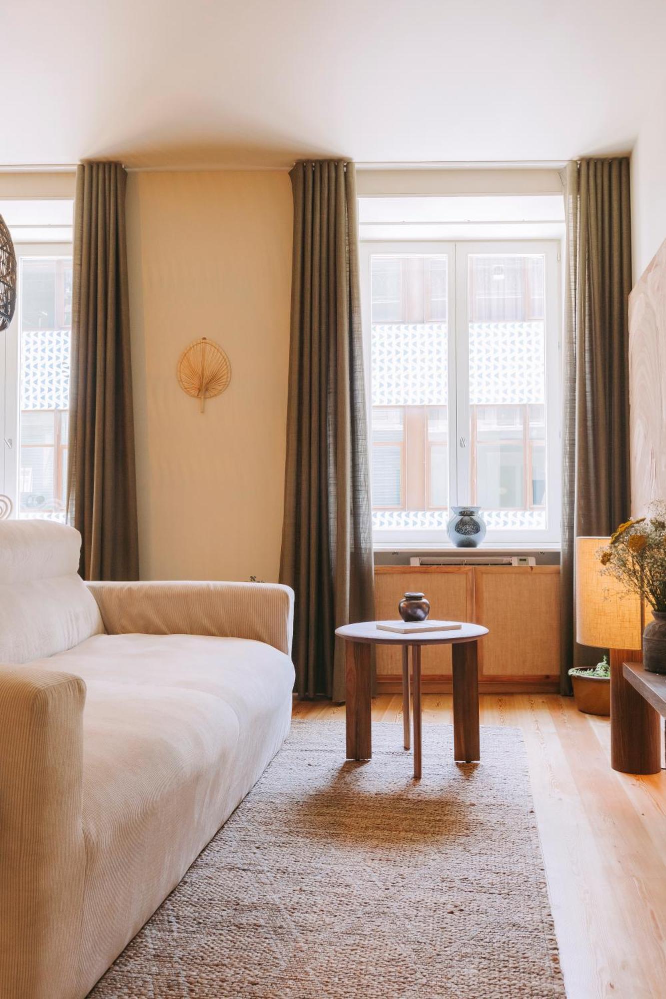 Village Aparthotel By Boa 波尔图 客房 照片 A living room with curtains