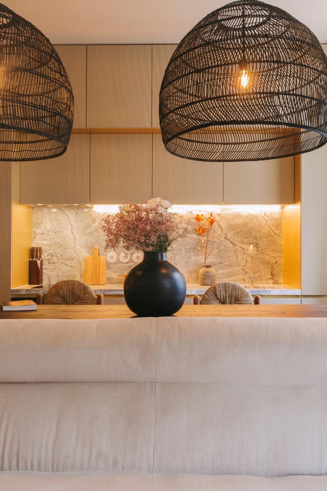 Village Aparthotel By Boa 波尔图 客房 照片 A kitchen with a marble backsplash